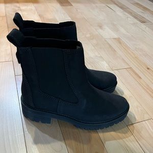 TIMBERLAND WOMENS COURMAYEUR VALLEY CHELSEA - black